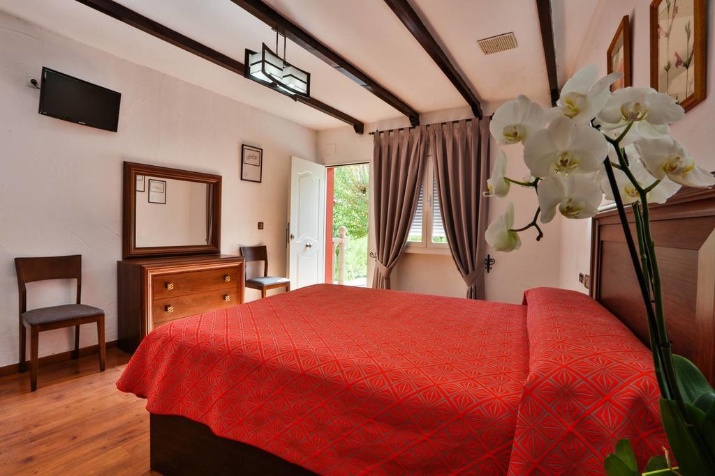 Hotel Rural Noguera De La Sierpe Arroyo Frio Bilik gambar